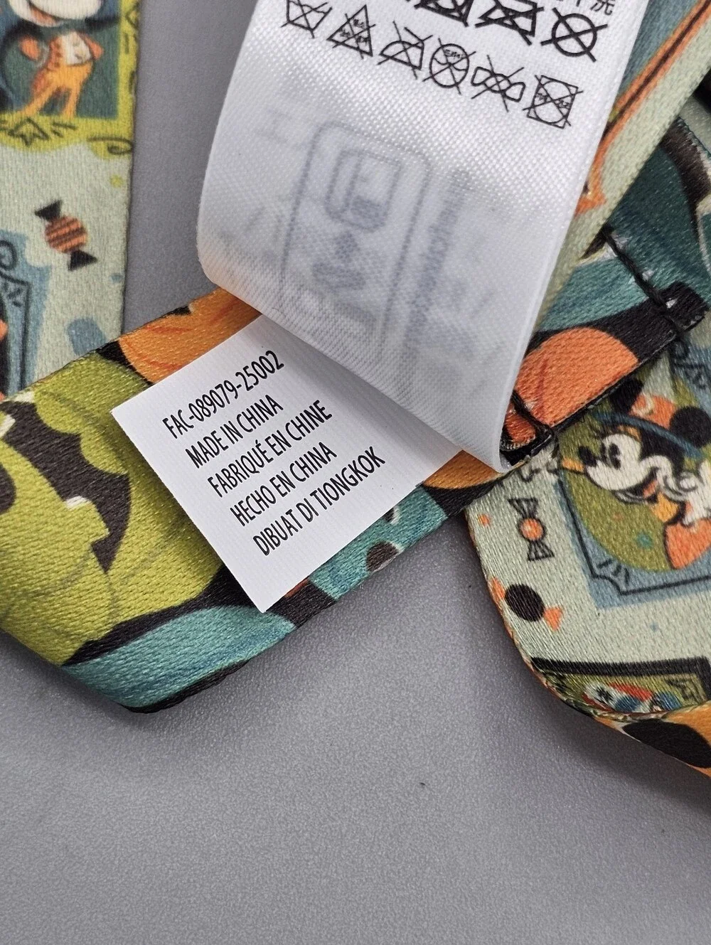 Disney Parks Halloween Reversible Lanyard Mickey Mouse Pumpkin Goofy Donald 2025
